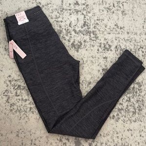 Victoria’s Secret studio leggings